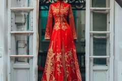 rotes_henna-kleid_auf_einer_schaufensterpuppe_auf-3-Gross