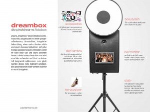 Günstige Photo Booth Fotobox in Köln, Bonn, Düsseldorf mieten leihen. Die Fotobox ist in Köln Bonn Düsseldorf und Umgebung günstig zu vermieten. Wir verleihen Sie einschließlich Accessoires wie Props und andere Verkleidungsmaterialien gibt es im Preis inbegriffen.