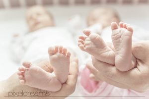 fuesse-fuss-zwilling-babyshooting-sauerland-werdohl-luedenscheid-koeln-siegen-zwilling-babyfotograf