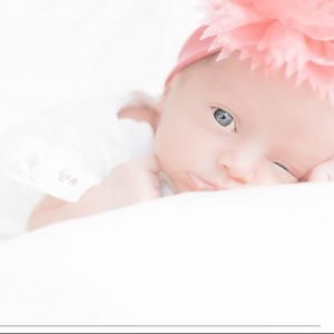 pastell-farbe-blaue-augen-neugeboren-shooting-babyshooting-koeln-nrw-bonn-duesseldorf