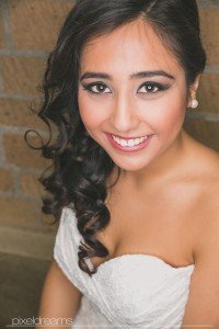 Ein tolles Braut make-up, Hochzeitsfotograf Pixeldreams in Köln portraitiert Tina die Thailändische Braut