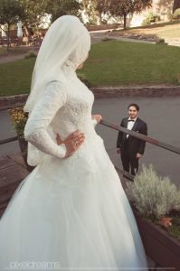 burg-schnellenberg-hof-attendorn-hochzeitsfotos-hochzeitsfotograf-pixeldreams-koeln-brautkleid-hochzeit