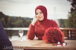 bootshaus-bootsfahrt-boot-paddel-braut-olpe-biggesee-kina-hochzeitsfotograf-olpe-pixeldreams-koeln-ballkleid