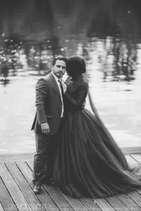 bootshaus-bootsfahrt-boot-paddel-braut-olpe-biggesee-kina-hochzeitsfotograf-olpe-pixeldreams-koeln-ballkleid