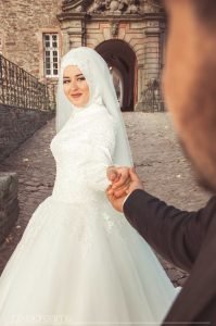 burg-schnellenberg-attendorn-hochzeitsfotos-hochzeitsfotograf-pixeldreams-koeln-brautkleid-hochzeit