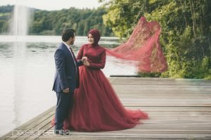 bootshaus-bootsfahrt-boot-paddel-braut-olpe-biggesee-kina-hochzeitsfotograf-olpe-pixeldreams-koeln-ballkleid