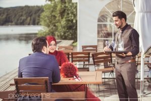 bootshaus-goldener-loewe-service-bedienung-olpe-biggesee-kina-hochzeitsfotograf-olpe-biggesee-pixeldreams-koeln-ballkleid