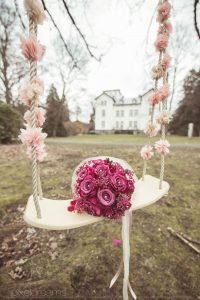 gelbe-villa-kreuztal-trauung-dreslers-park-hochzeitstauben-pixeldreams