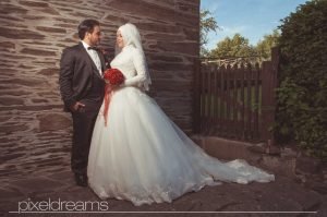 burg-schnellenberg-attendorn-hochzeitsfotos-hochzeitsfotograf-pixeldreams-koeln-brautkleid-hochzeit