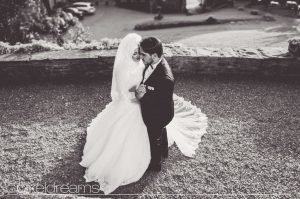 burg-schnellenberg-attendorn-hochzeitsfotos-hochzeitsfotograf-pixeldreams-koeln-brautkleid-hochzeit