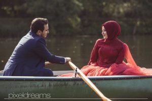 bootshaus-bootsfahrt-boot-paddel-braut-olpe-biggesee-kina-hochzeitsfotograf-olpe-pixeldreams-koeln-ballkleid