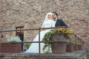 burg-schnellenberg-attendorn-hochzeitsfotos-hochzeitsfotograf-pixeldreams-koeln-brautkleid-hochzeit