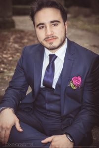 gelbe-villa-kreuztal-braeutigam-hochzeit-dreslers-park-hochzeit-pixeldreams