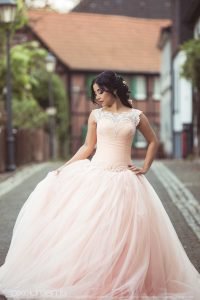 hübsch-braut-styling-ballkleid-brautkleid-verlobungskleid-foto-bochum-hochzeitsfotograf-hochzeitsfoto