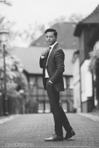 bräutigam-style-anzug-schick-styling-foto-bochum-hochzeitsfotograf-hochzeitsfoto-pixeldreams