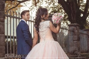 brautstrauss-cool-hübsch-braut-styling-smokey-eyes-foto-bochum-hochzeitsfotograf-hochzeitsfoto