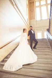 Saal Brautpaar Braut Brautkleid Hochzeit Hochzeitsfoto Türkischer Hochzeitsfotograf Fotograf Stadthalle Wuppertal Treppenhaus Pixeldreams