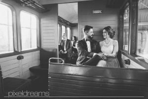 standesamt fotograf fotoshooting Luedenscheid Brautpaar Liebe hochzeitsfotograf Geschichtsmuseum der Stadt Lüdenscheid Dampflok Lokomotive hochzeitsfotos fahrkarte fahrkartenkontrolle