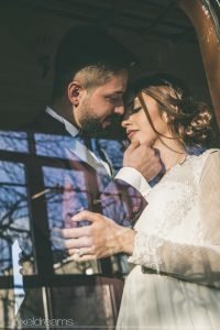 standesamt fotograf fotoshooting Luedenscheid Brautpaar liebe hochzeitsfotograf Geschichtsmuseum der Stadt Lüdenscheid Lokomotive hochzeitsfotos