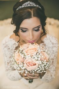 Saal Brautstrauss Braut Brautkleid Diadem Brautstyling Brautfrisur Brautmakeup Hochzeit Hochzeitsfoto Türkischer Hochzeitsfotograf Fotograf Stadthalle Wuppertal Treppenhaus Pixeldreams