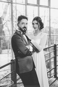 standesamt fotograf fotoshooting Luedenscheid Brautpaar liebe hochzeitsfotograf Geschichtsmuseum der Stadt Lüdenscheid Lokomotive Schwarzweiss
