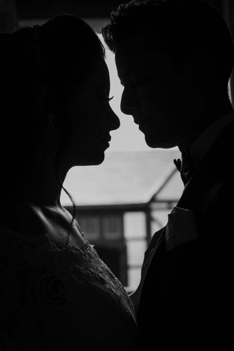 Silhouette vom Brautpaar - kreatives Hochzeitsfoto